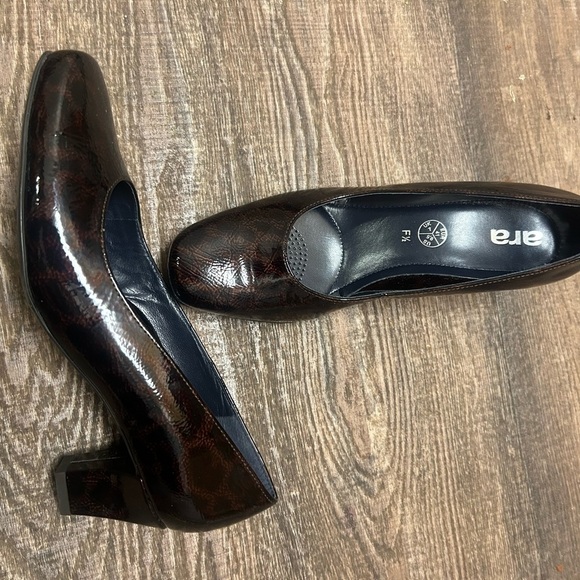 Ara Brown 9.5 NWOT “Luftpolster” Patent Leather Heels printed design underneath - Picture 2 of 16